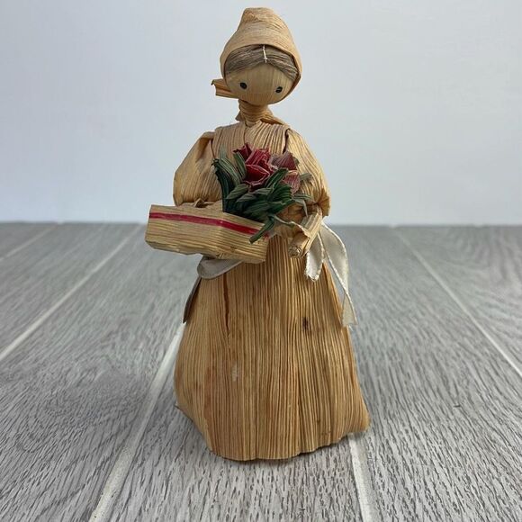 Handmade Corn Husk Doll w/ Holding Basket. Vintage. - Picture 3 of 9